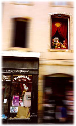 L'atelier de Guignol, un magasin de marionnettes.