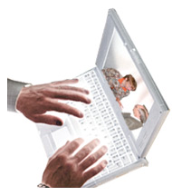 Händer som skriver på en dator